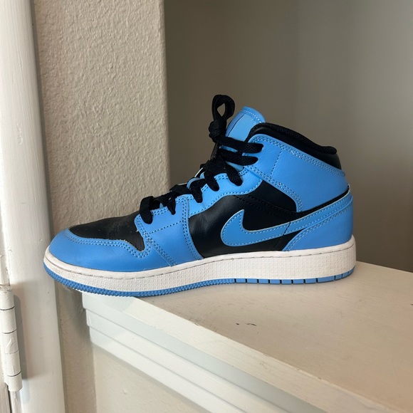 Air Jordan 1 Mid (GS) University Blue/Black/White (DQ8423 401) Size 6Y Worn Once - Picture 5 of 9